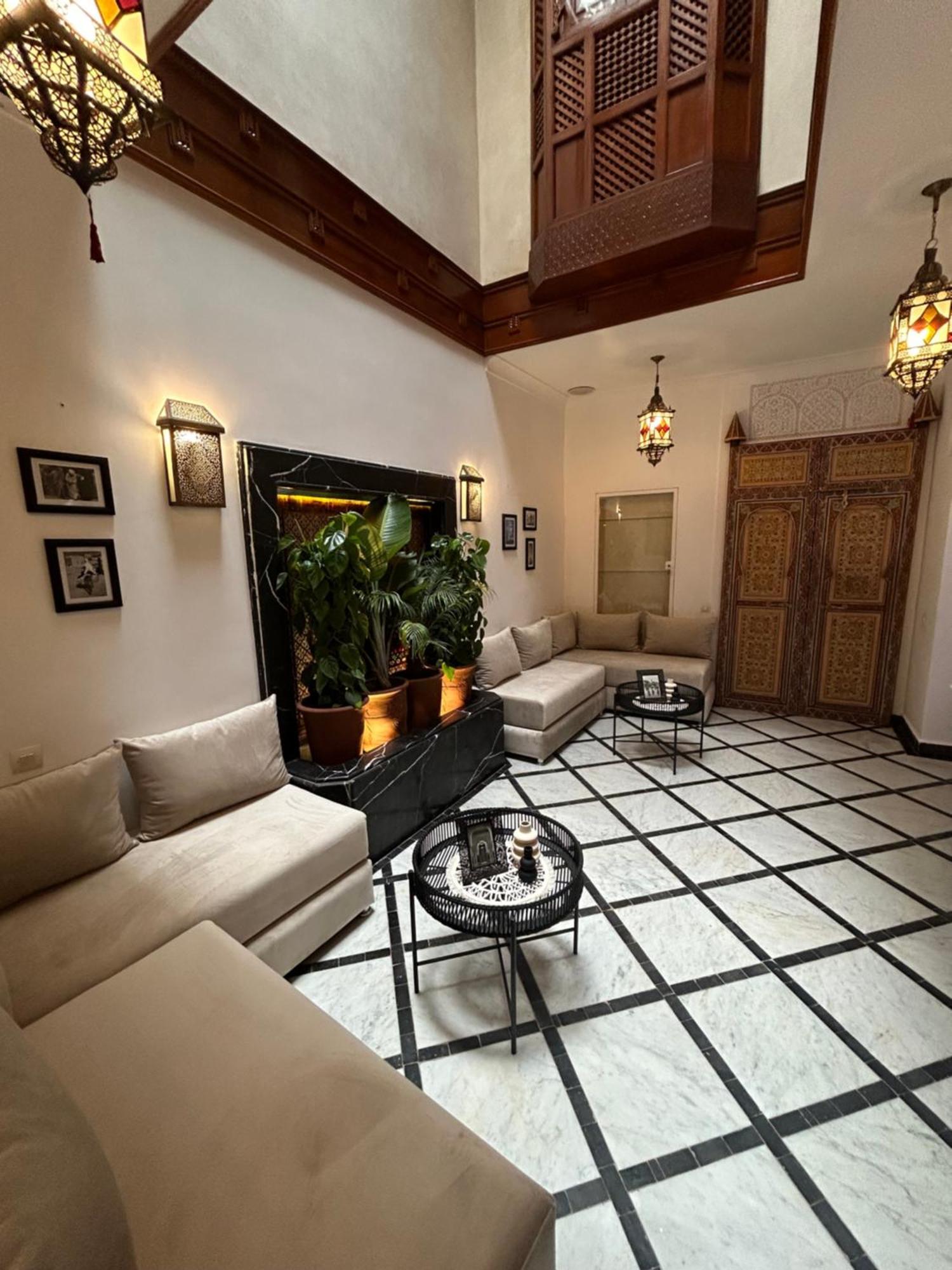 Riad Amazing Amazigh Avec Jacuzzi Petit Dejeuner Compris Avec Aussi Chambres Familiales Pres De La Place Jemaa El Fna Μαρακές Εξωτερικό φωτογραφία