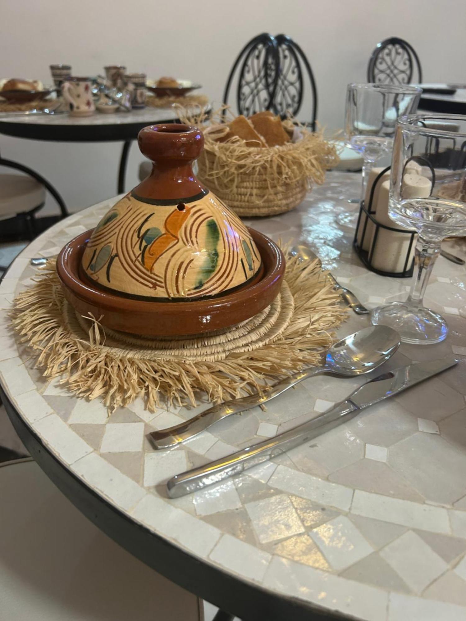Riad Amazing Amazigh Avec Jacuzzi Petit Dejeuner Compris Avec Aussi Chambres Familiales Pres De La Place Jemaa El Fna Μαρακές Εξωτερικό φωτογραφία