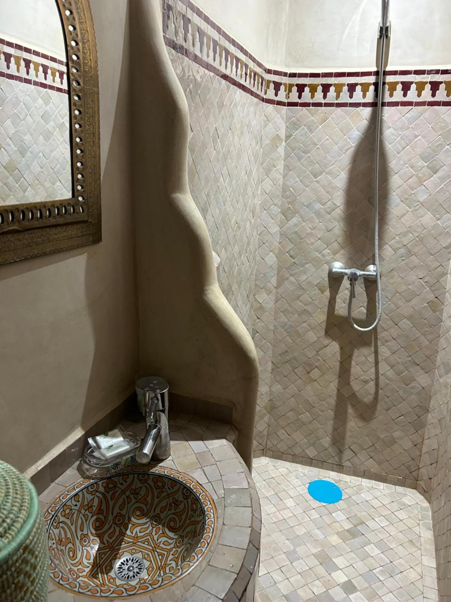 Riad Amazing Amazigh Avec Jacuzzi Petit Dejeuner Compris Avec Aussi Chambres Familiales Pres De La Place Jemaa El Fna Μαρακές Εξωτερικό φωτογραφία